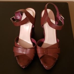 Shoe dazzle burgundy wedges